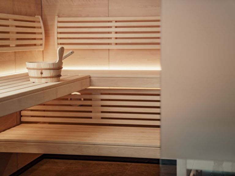 Hölzerne Sauna im Chalet