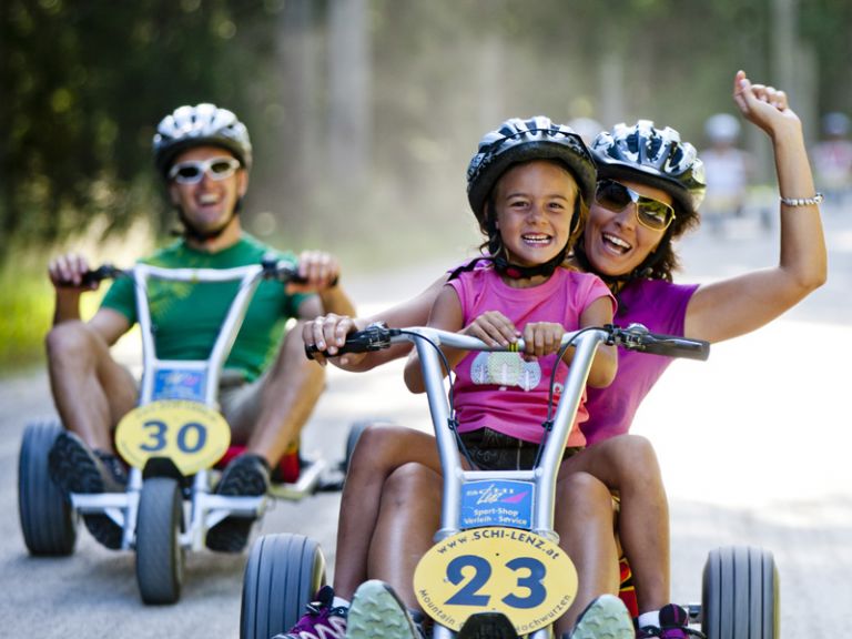Familienspaß beim Mountain Gokart Hochwurzen in Schladming