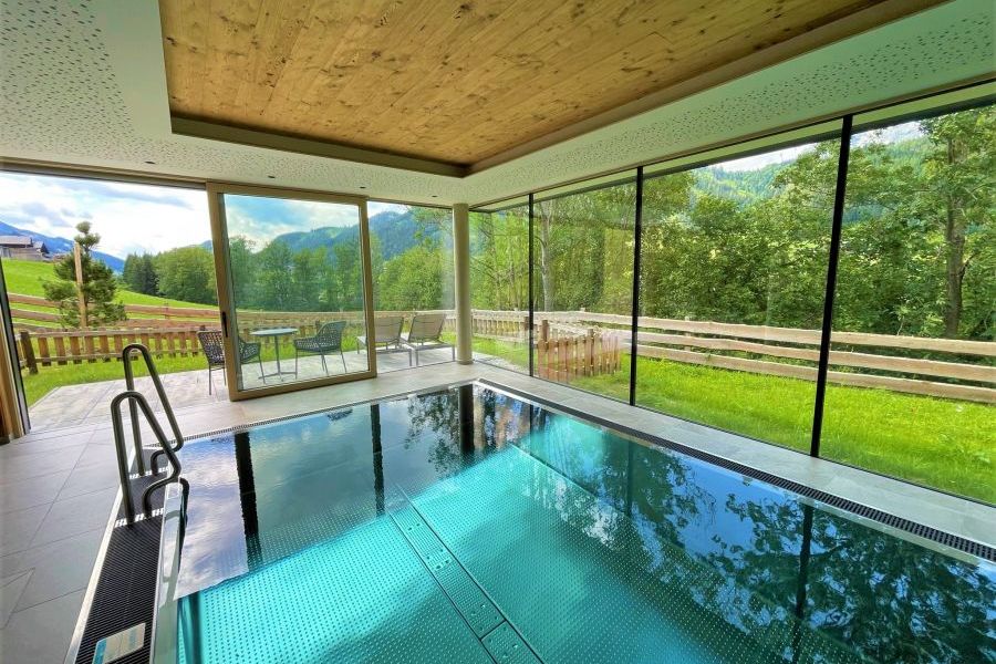 Pool mit Zugang zum Garten